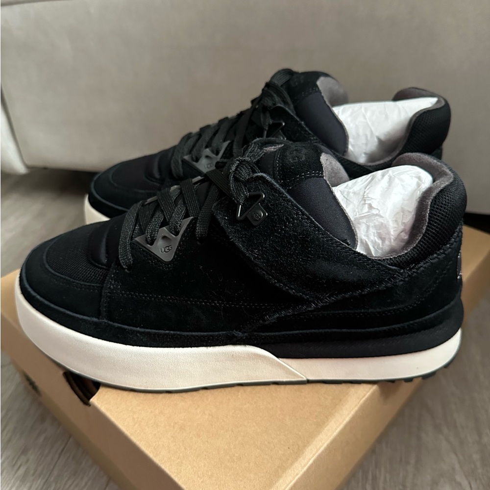 SOLD | NWT UGG Unisex-Adult Goldencush Black - Picture 6 of 11